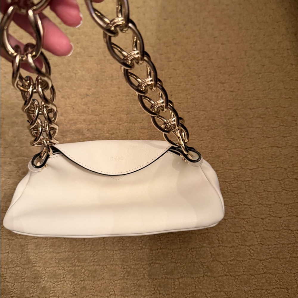 Chloe Juana Bag
White short chain handle and long strap Bag with Gold Chain - Picture 2 of 9